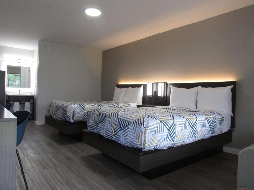 Deluxe Quadruple Room - Non-Smoking interior